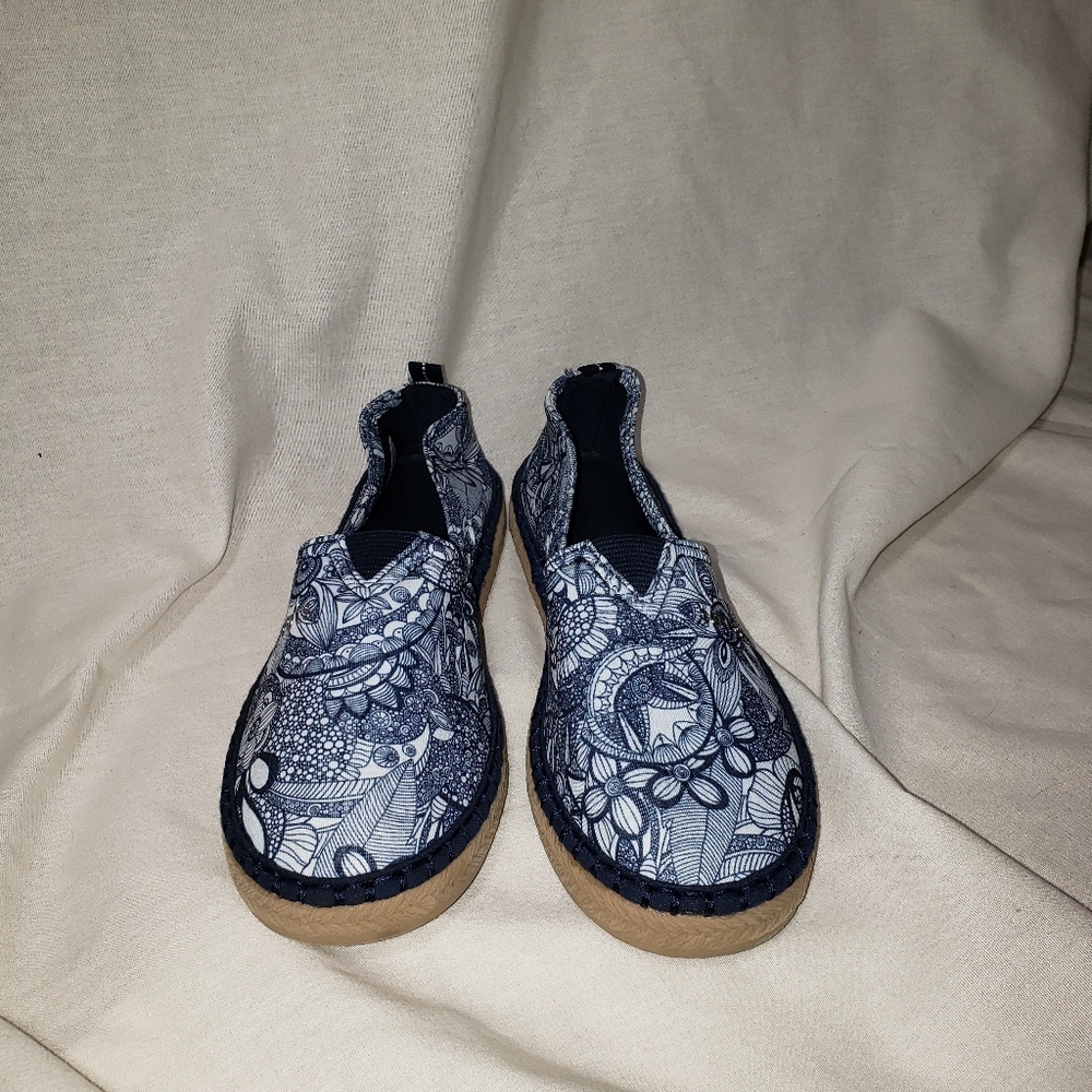 Sakroots Women size 6 floral pattern shoes
